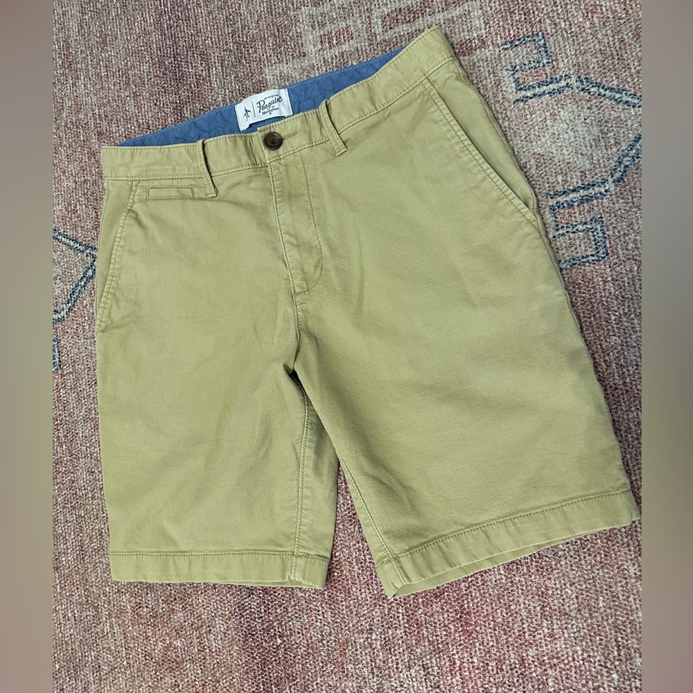Men’s penguin 8 inch khaki shorts 31 excellent condition flat front